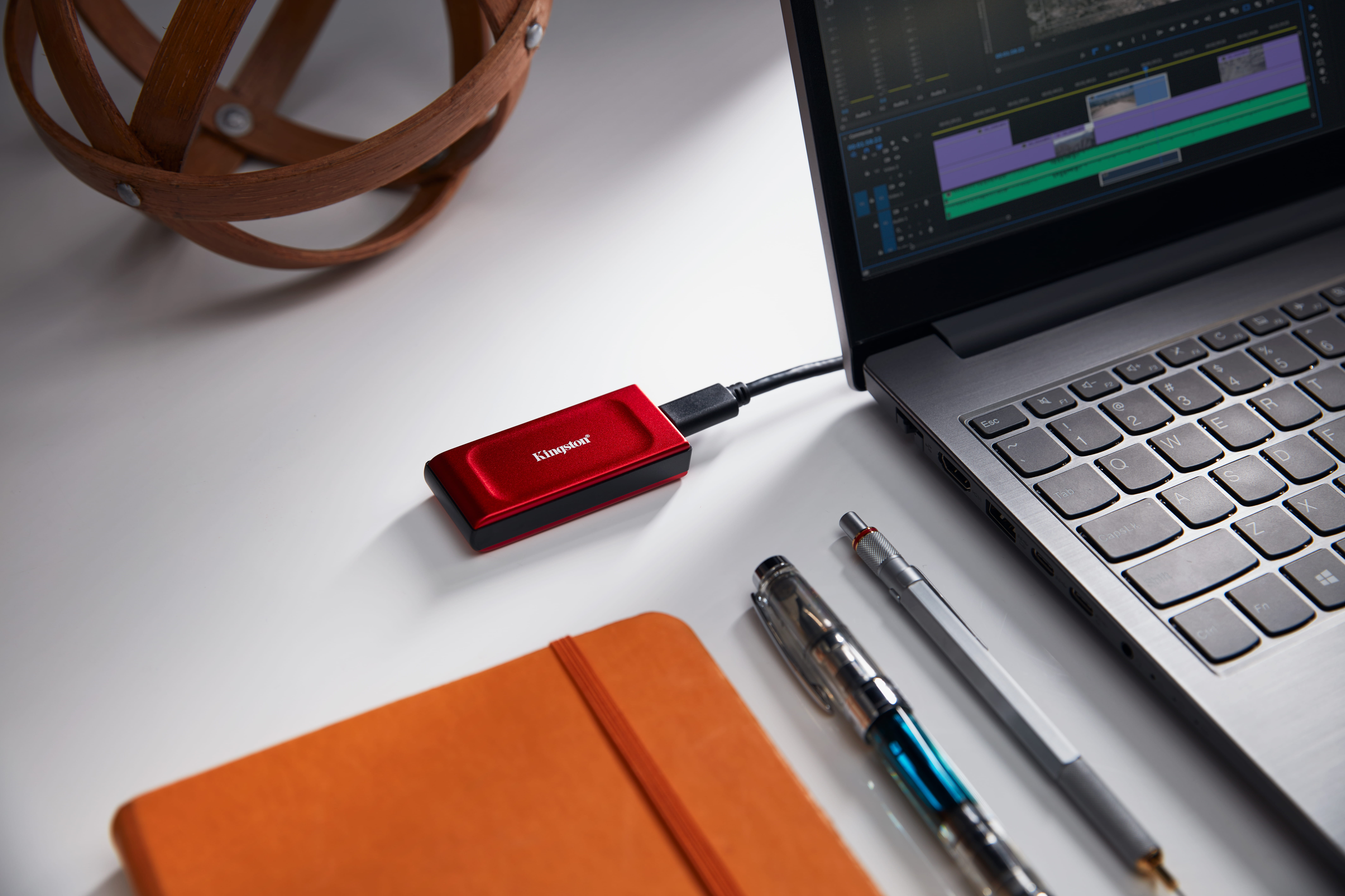 Kingston XS1000 - SSD - 1 TB - extern (tragbar) - USB 3.2 Gen 2 (USB-C Steckverbinder)