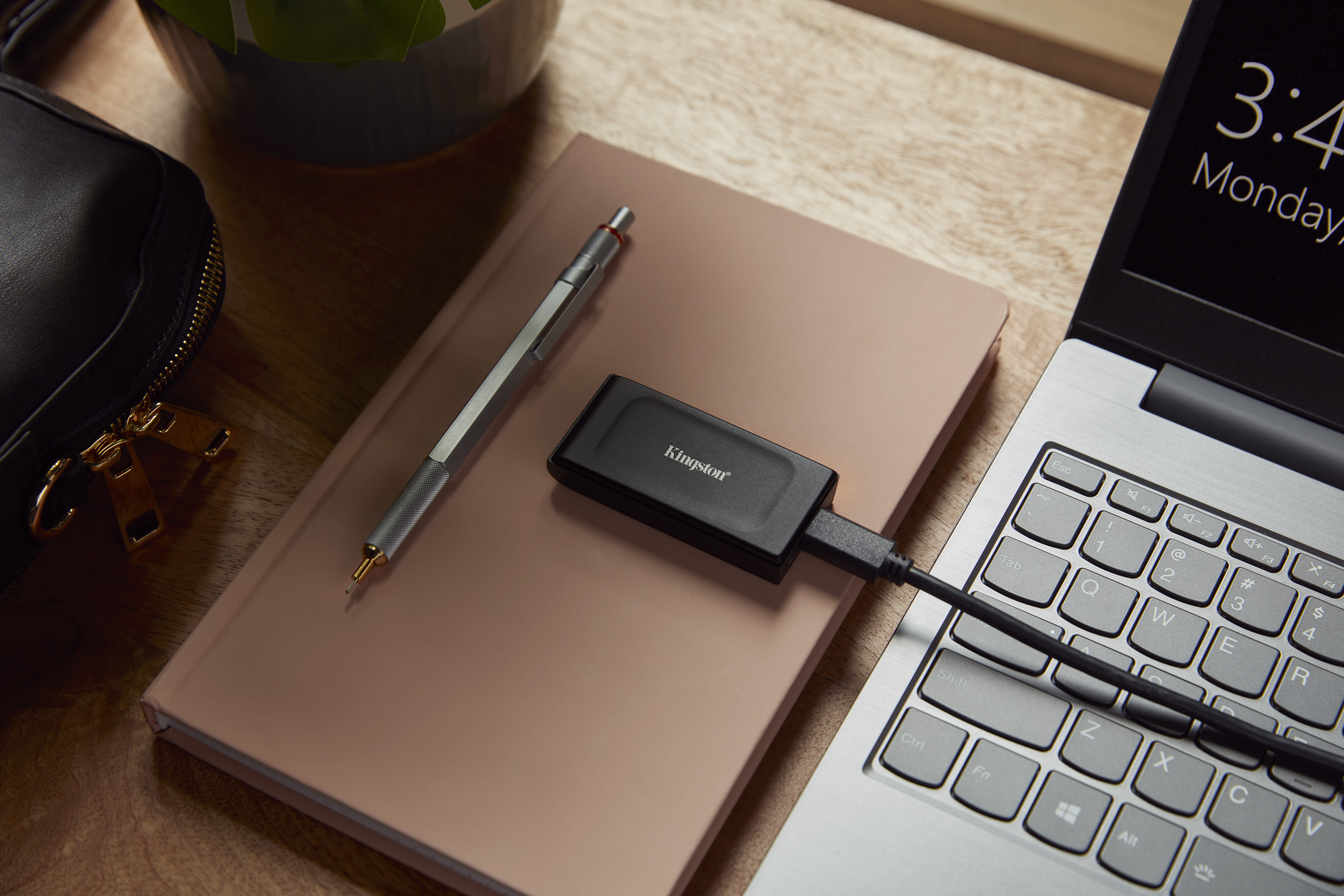 Kingston XS1000 - SSD - 2 TB - extern (tragbar) - USB 3.2 Gen 2 (USB-C Steckverbinder)