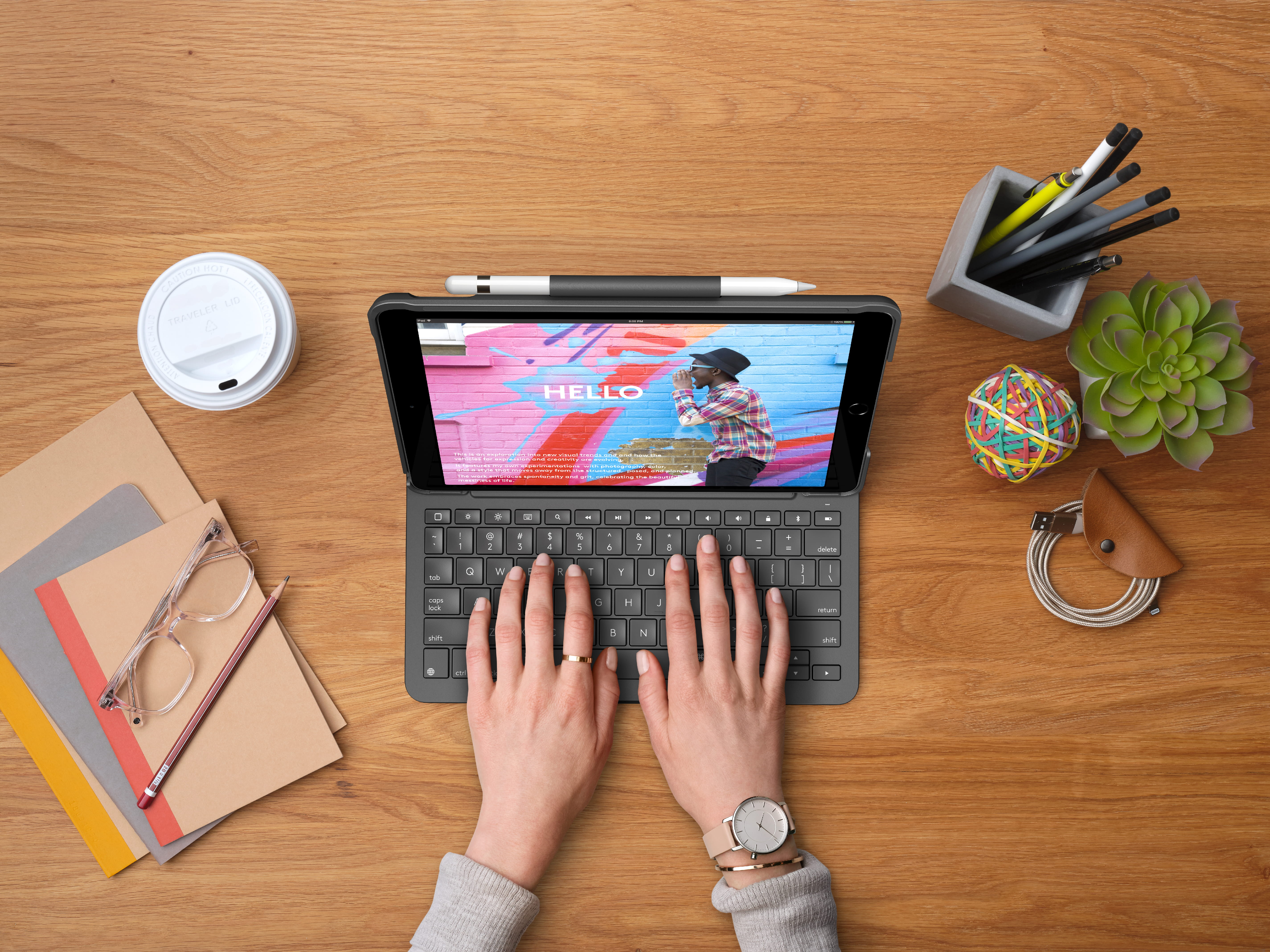 Logitech Slim Folio - Tastatur und Foliohülle - kabellos - Bluetooth - Französisch - Graphite - für Apple 10.2-inch iPad (7. Generation, 8. Generation, 9. Generation)