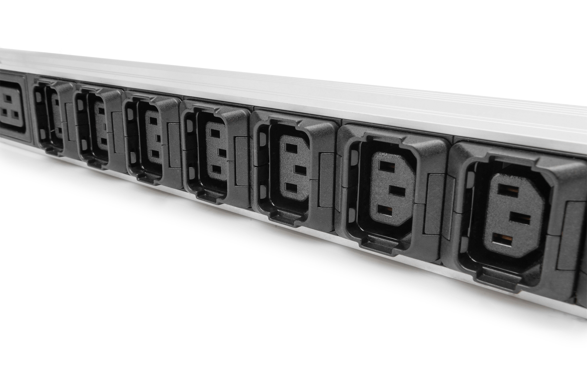 DIGITUS Basis IT PDU, 3-phasig 16A, 24 x C13, 3 x C19, 3 m Zuleitung, IEC 60309 16 A Stecker