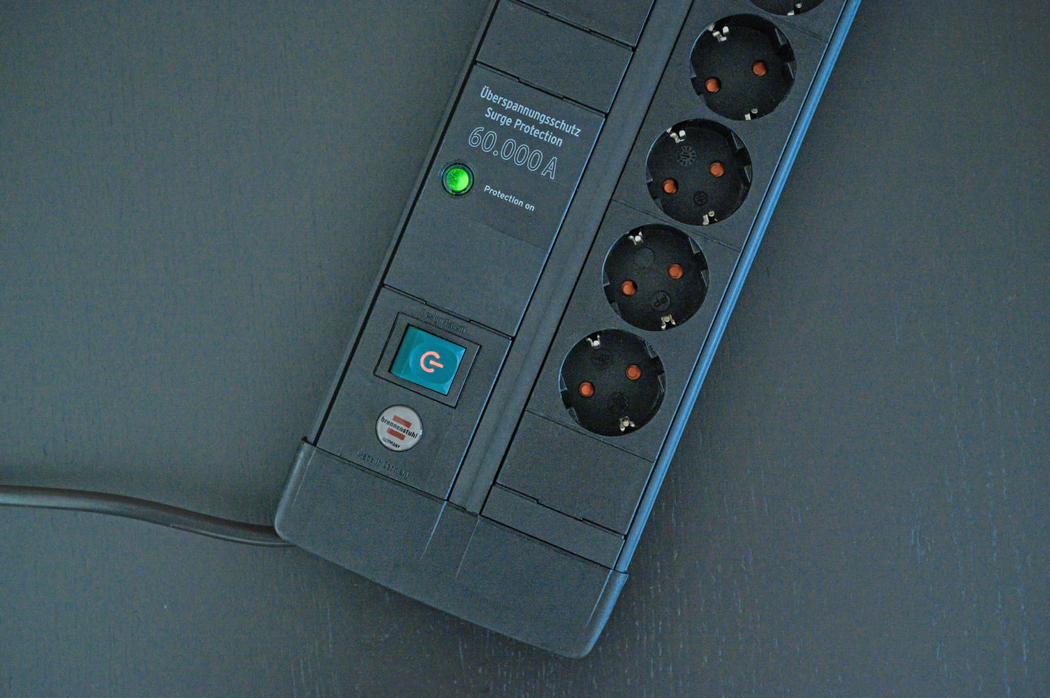 Brennenstuhl 1256000678, 3 m, Drinnen, Abgewinkelt, IP20, Schwarz, 8 AC-Ausgänge