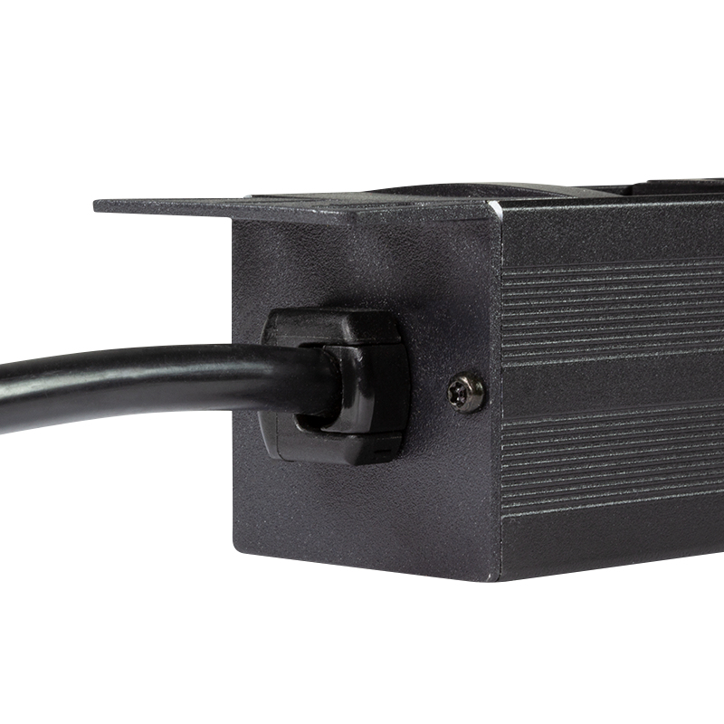 LogiLink Stromverteilungseinheit (Rack - einbaufähig) - 3500 Watt - Eingabe, Eingang power CEE 7/7 - Ausgangsanschlüsse: 8 (2 x USB, 8 x CEE 7/7)