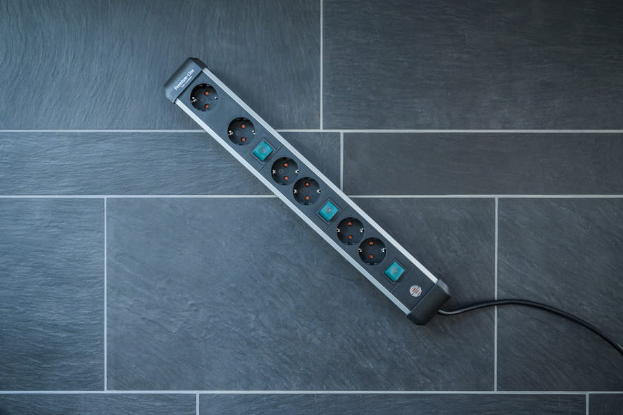 Brennenstuhl 1391030601, 3 m, Indoor, Abgewinkelt, IP20, Aluminium, Schwarz, Silber
