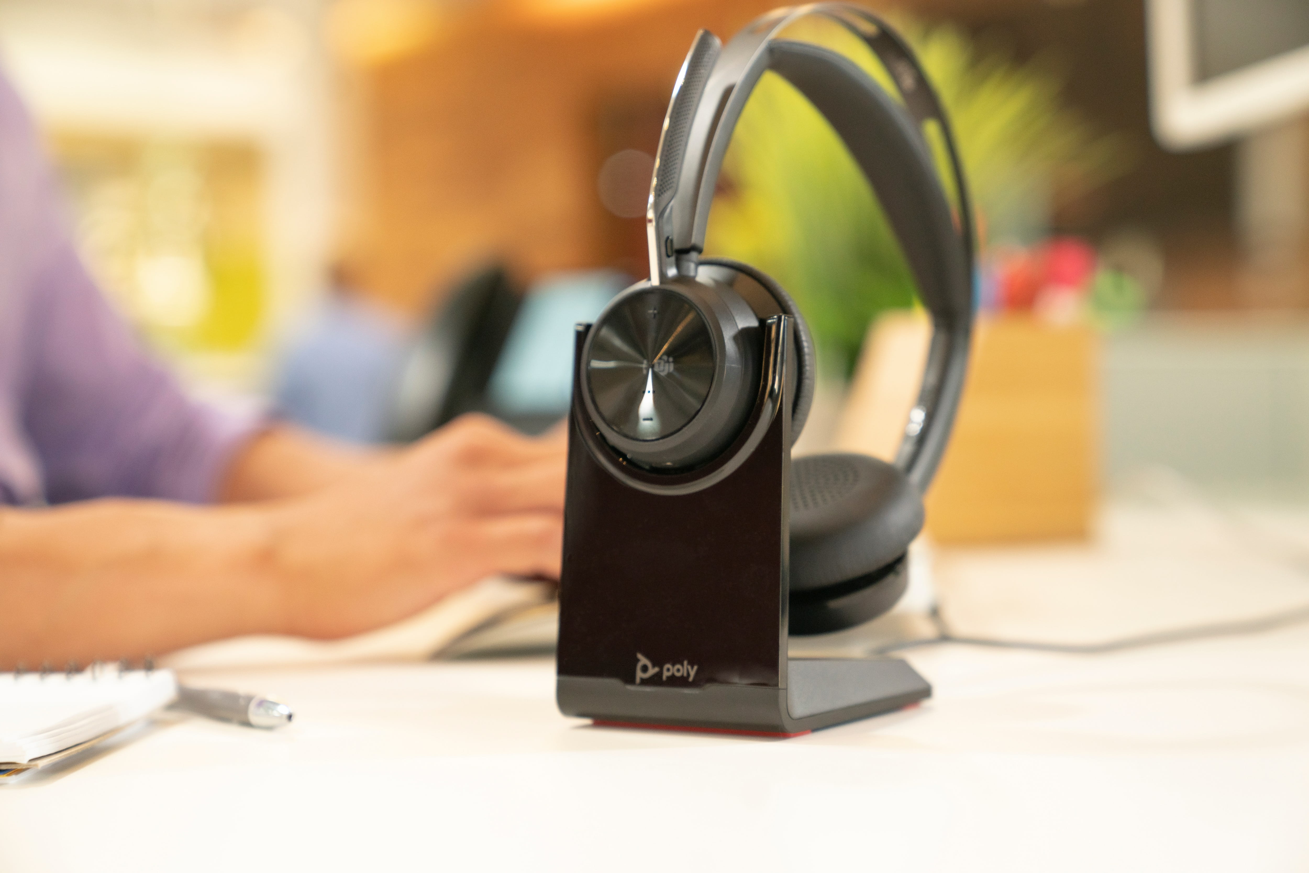 Poly Voyager Focus 2 - Headset - On-Ear - Bluetooth