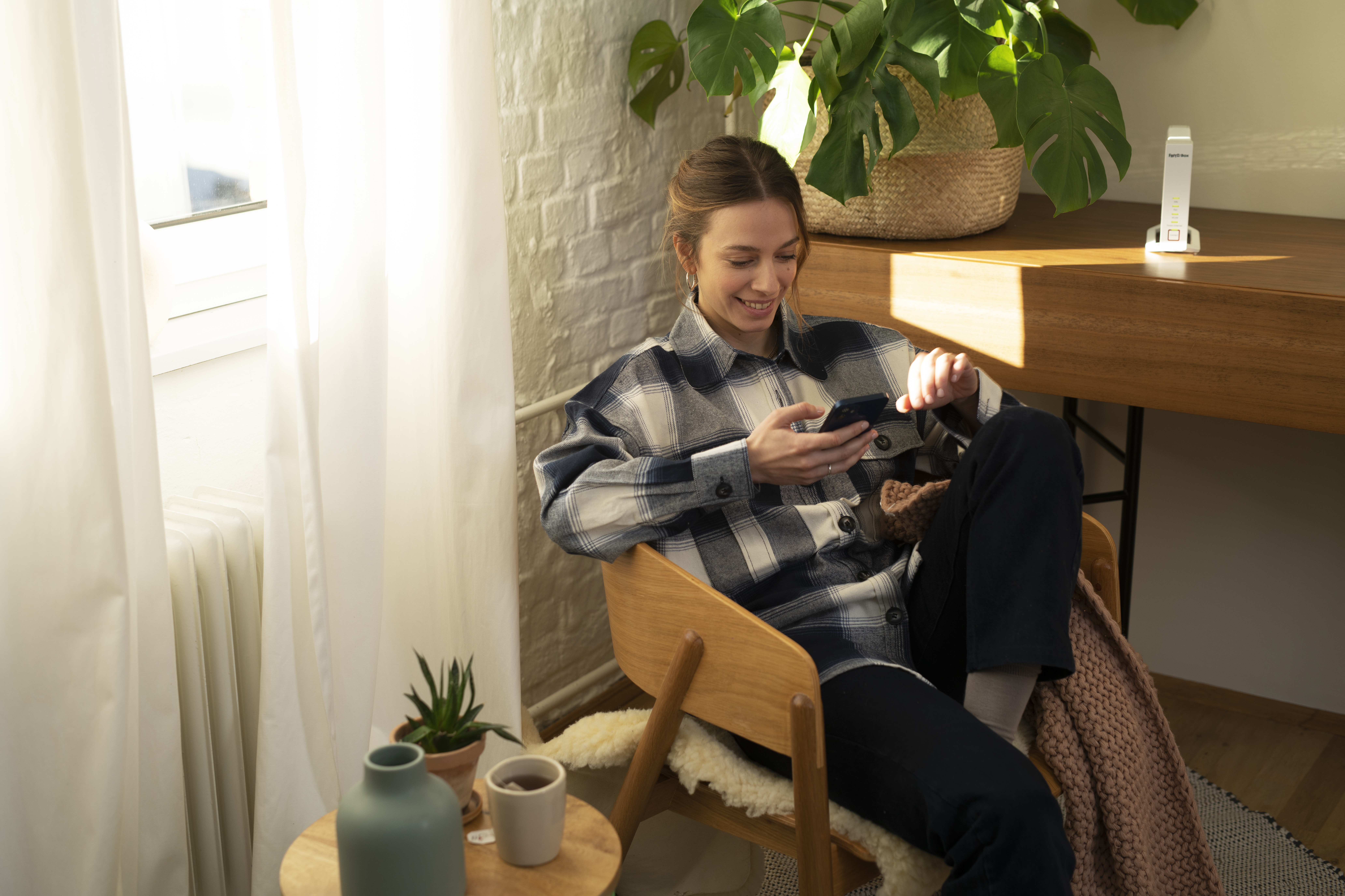 AVM FRITZ!Box 4060 - Wireless Router 3-Port-Switch - 1GbE, 2.5GbE - Wi-Fi 6 - Dual-Band - VoIP-Telefonadapter (DECT)