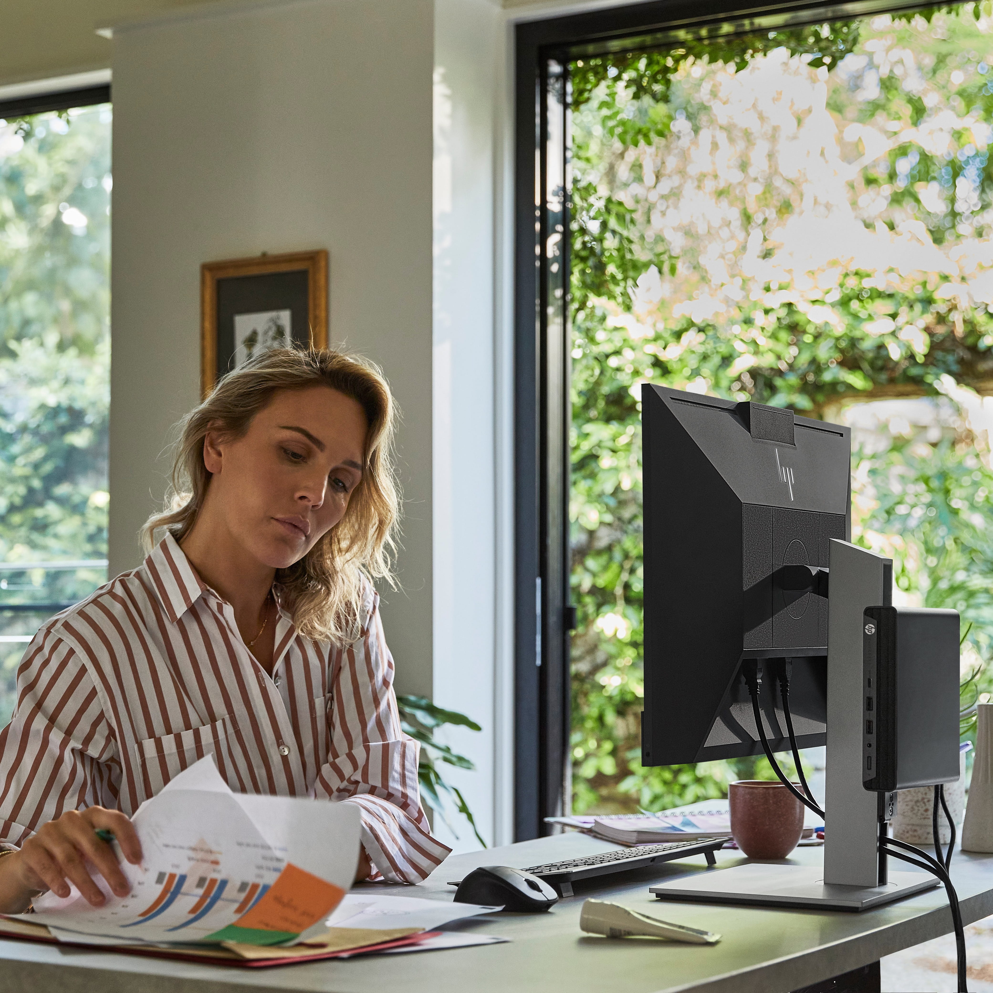 HP Elite 800 G9 - Mini - Core i9 i9-14900T - RAM 64 GB - SSD 1 TB - NVMe, TLC - UHD Graphics 770 - Bluetooth 5.2, Wi-Fi 6E - WLAN: Bluetooth 5.2, 802.11a/b/g/n/ac/ax (Wi-Fi 6E)