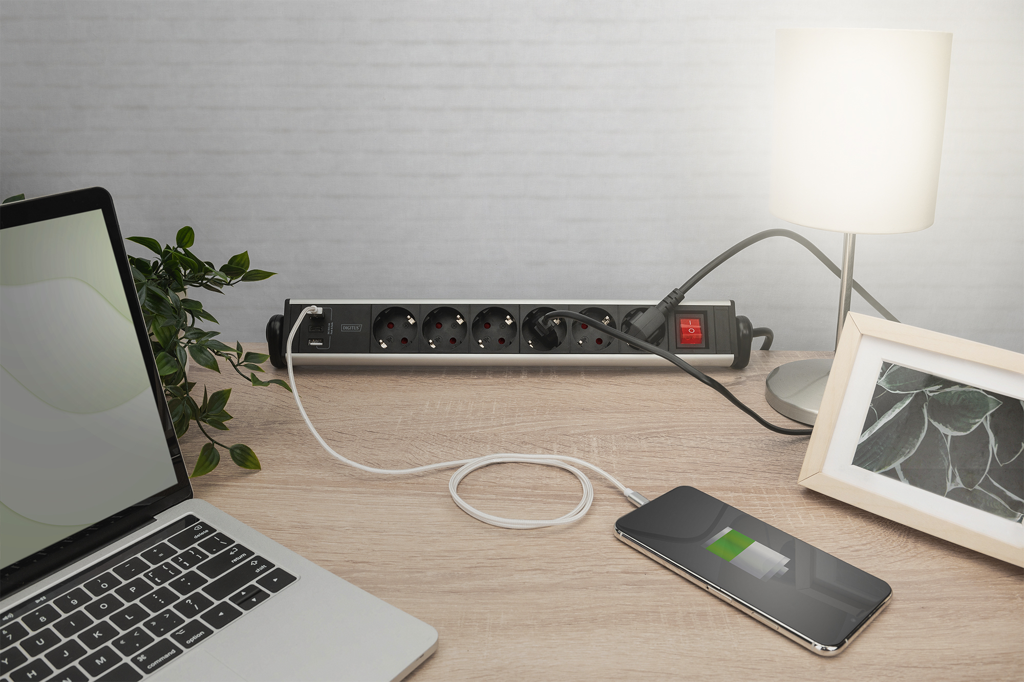 DIGITUS 6-fach Office-Steckdosenleiste mit 3x USB-Anschlüssen