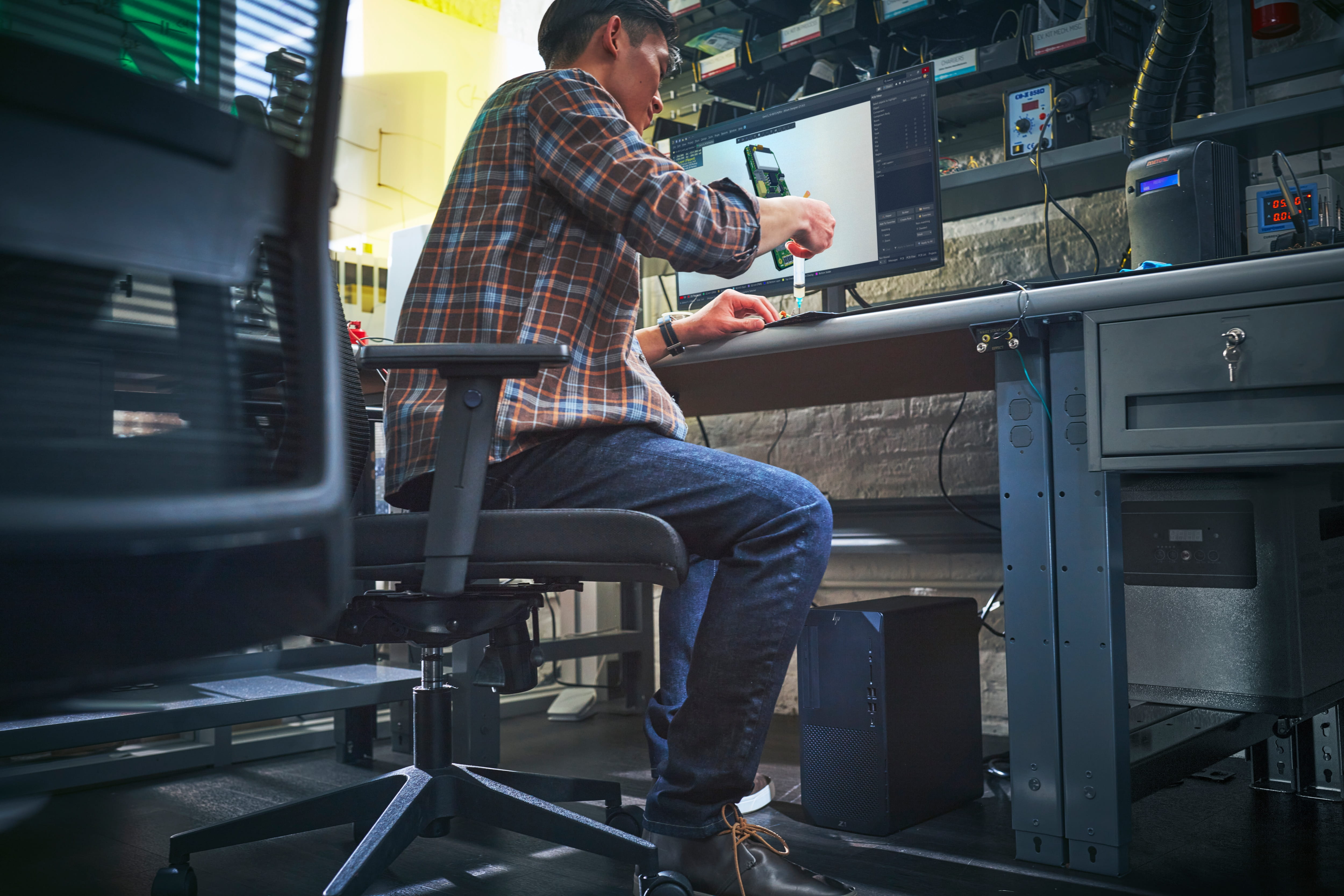 HP Z1 G9 - Tower - 1 x Core i7 i7-14700 / 2.1 GHz