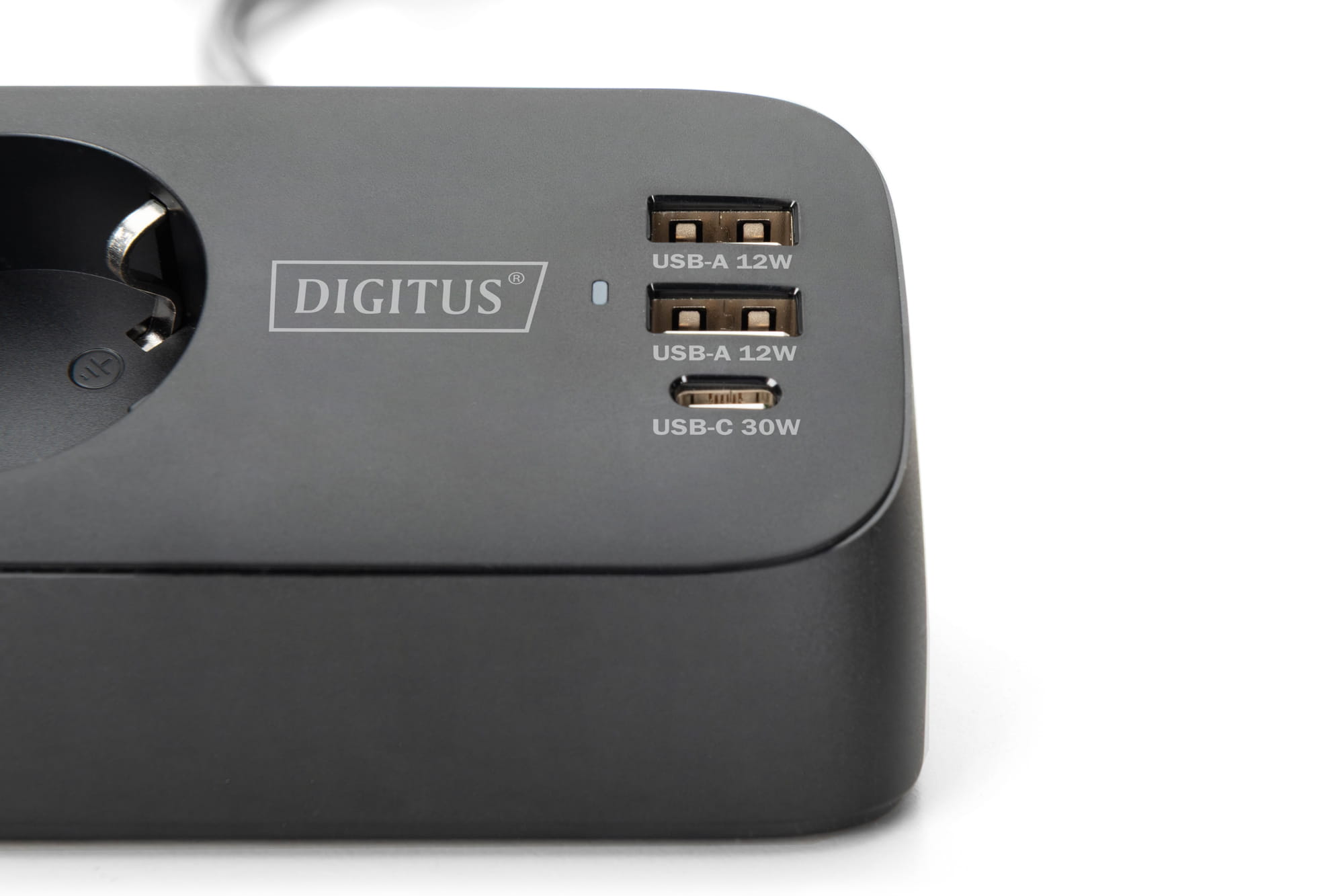 DIGITUS 3-fach Office-Steckdosenleiste mit 2x USB-A und 1x USB-C Anschlüssen, Schwarz