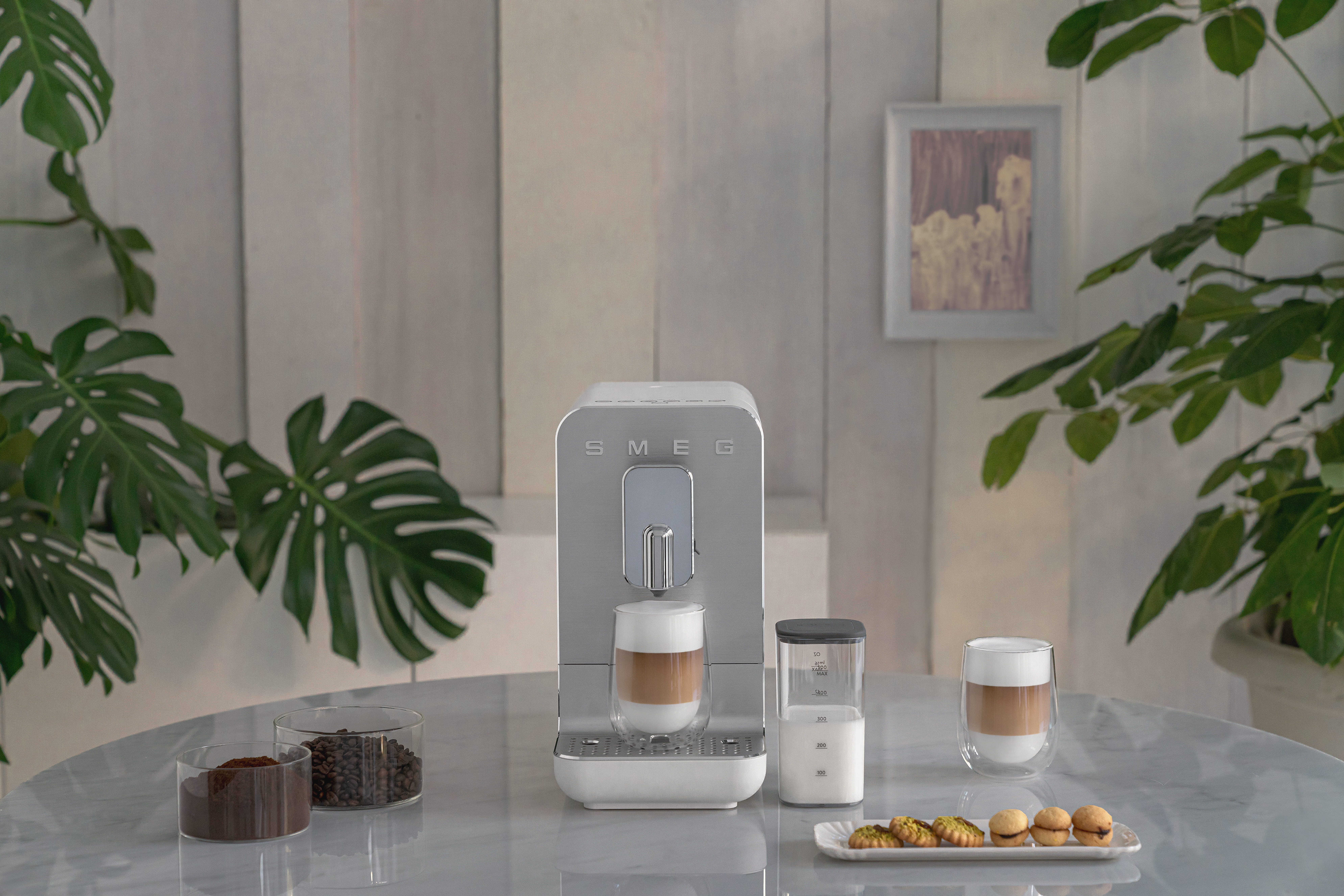 SMEG BCC13WHMEU, Espressomaschine, 1,4 l, Kaffeebohnen, Gemahlener Kaffee, Eingebautes Mahlwerk, 1350 W, Weiß