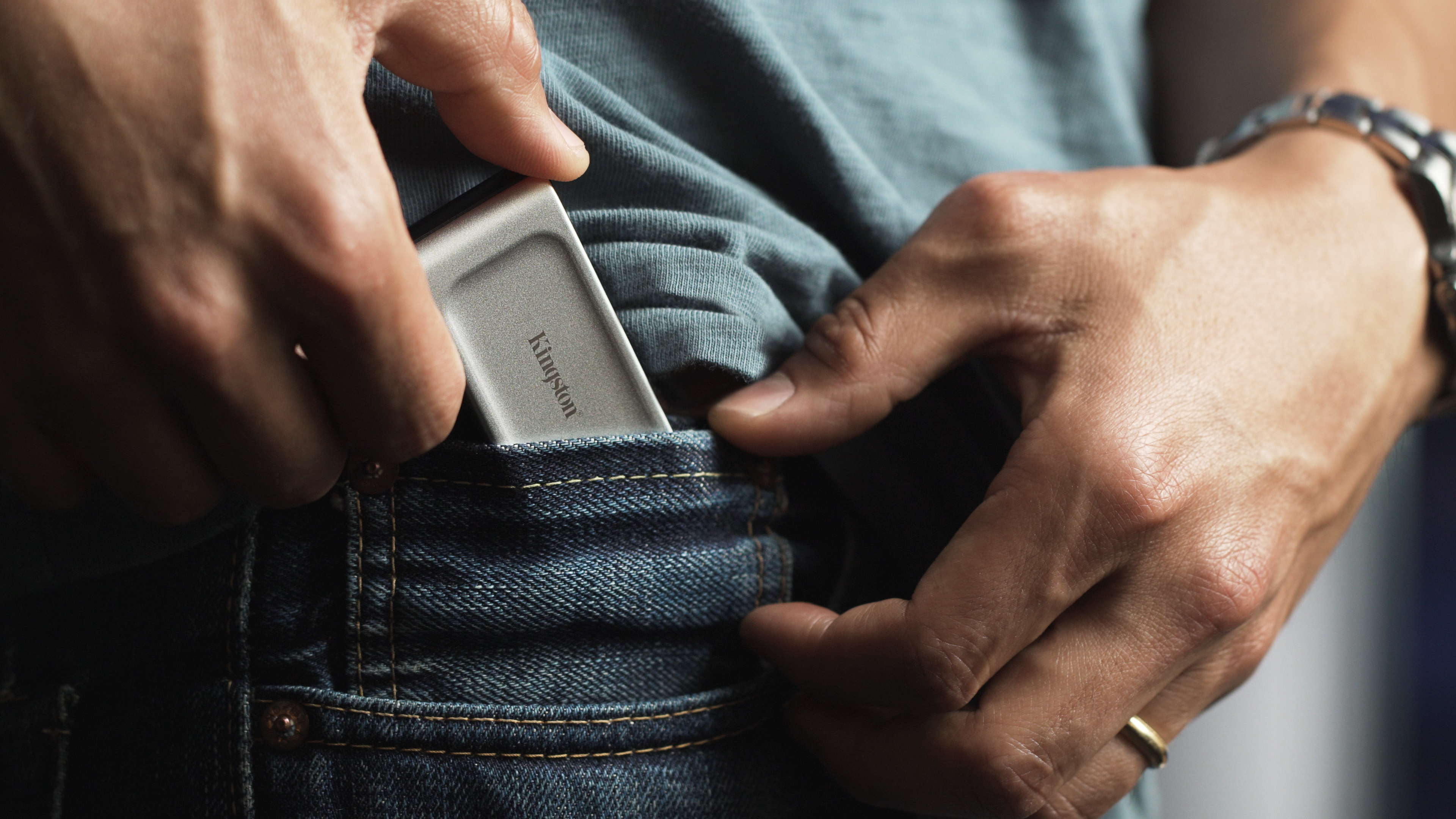 Kingston XS2000 - SSD - 1 TB - extern (tragbar) - USB 3.2 Gen 2x2 (USB-C Steckverbinder)