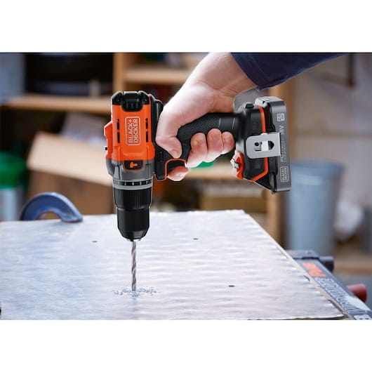 Black & Decker BCD383XN-XJ, Handbohrmaschine, Orange, 1,3 cm, Akku, 2 Ah, 18 V