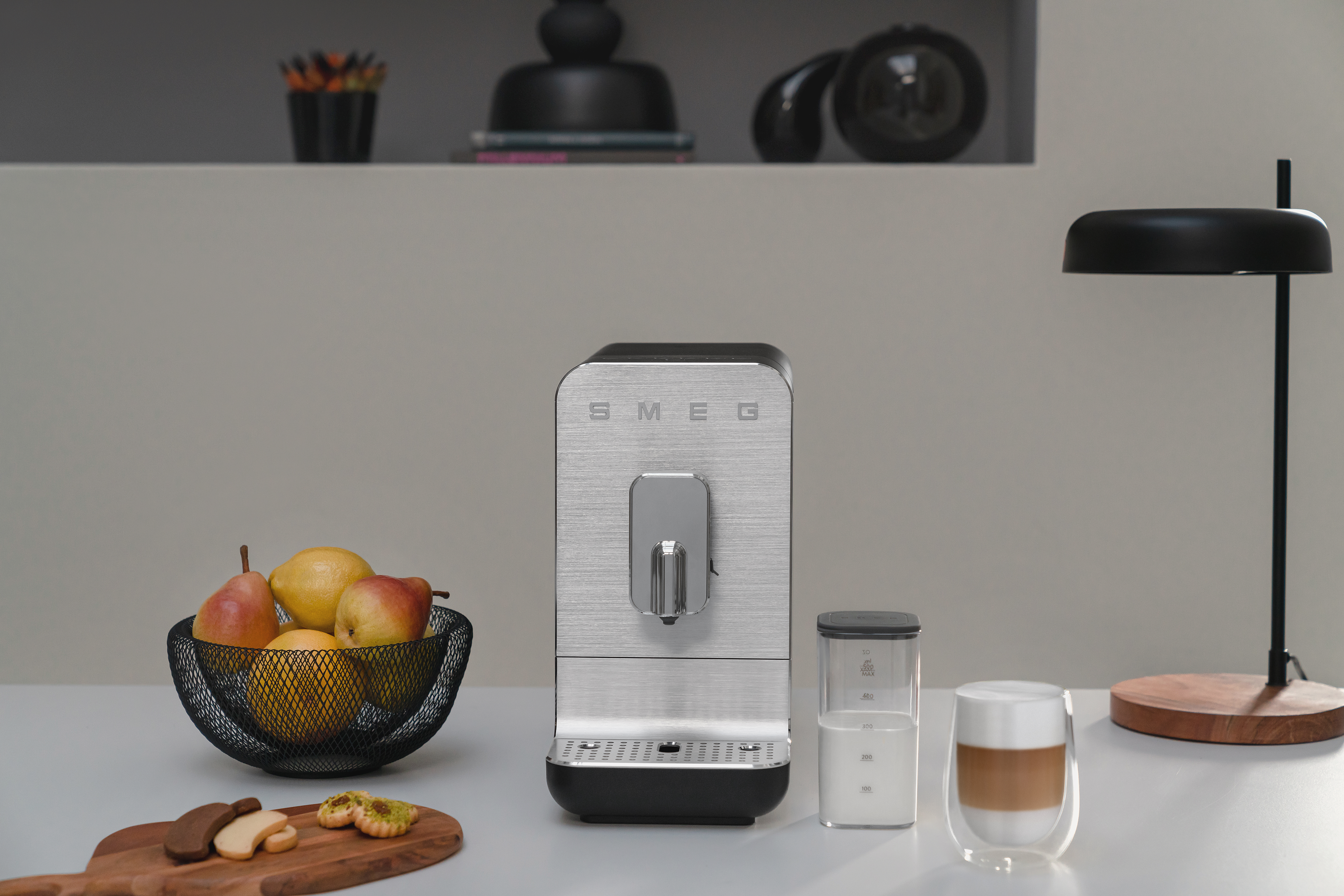 SMEG BCC13BLMEU, Espressomaschine, 1,4 l, Kaffeebohnen, Gemahlener Kaffee, Eingebautes Mahlwerk, 1350 W, Schwarz