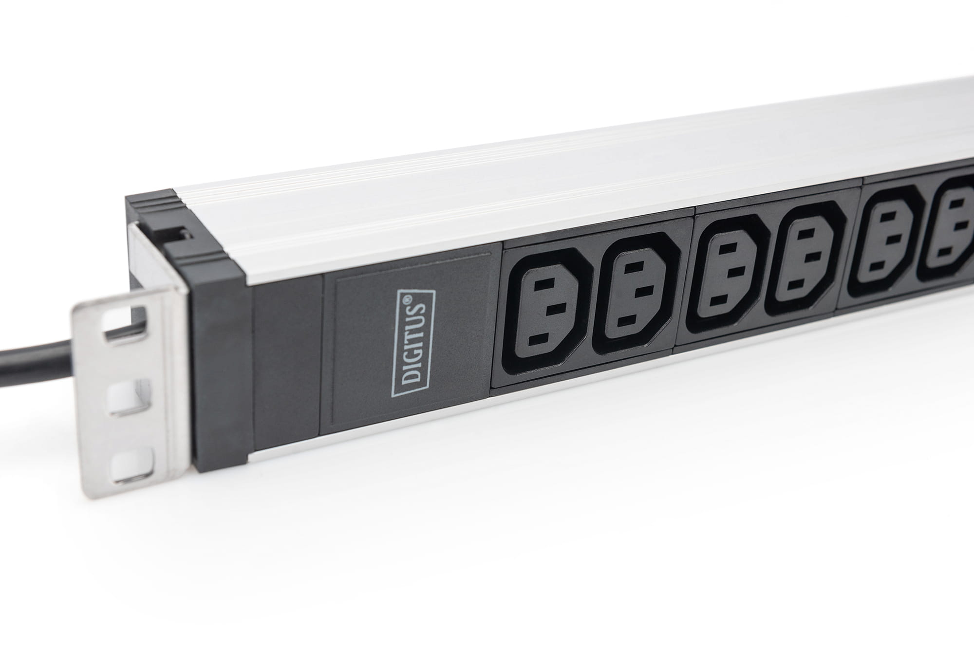 DIGITUS Steckdosenleiste mit Aluminiumprofil, 12-fach, 2 m Zuleitung Schutzkontaktstecker