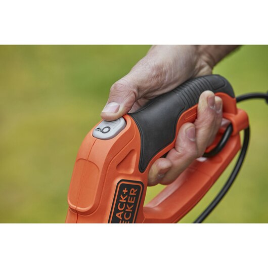 Black & Decker BESTE630-QS, 2-in-1 Bürstenschneider & Seitentrimmer, 30 cm, Nylonschnur, D-Schlaufengriff, 2 mm, Schwarz, Orange