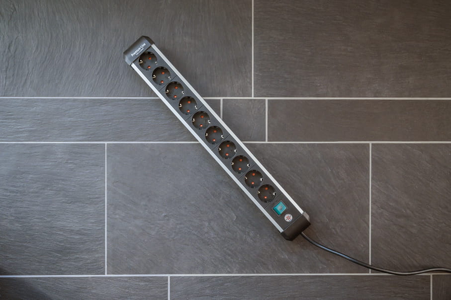 Brennenstuhl 1391030000, 3 m, Indoor, Abgewinkelt, IP20, Aluminium, Schwarz, Silber