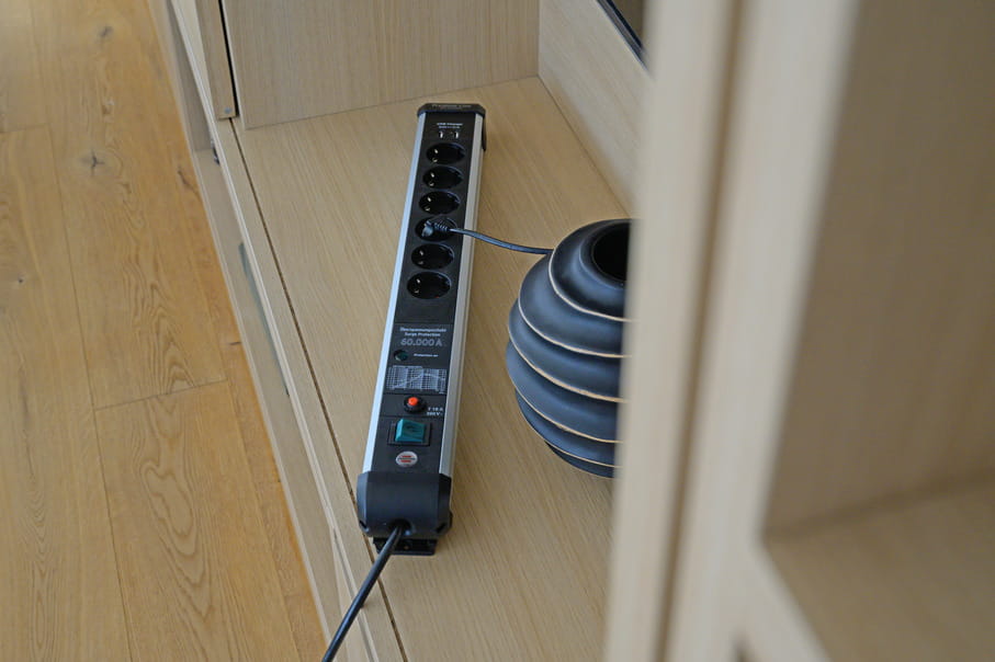 Brennenstuhl 1391010610, 3 m, Indoor, Abgewinkelt, IP20, Schwarz, Silber, 6 AC-Ausgänge
