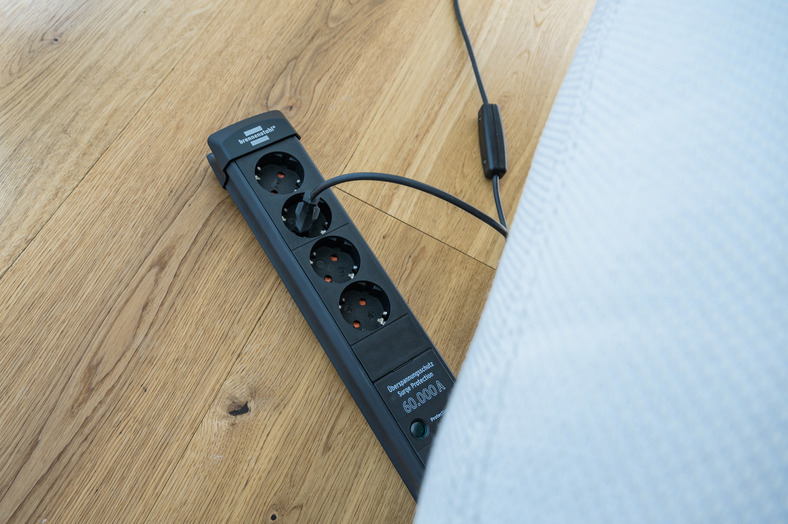 Brennenstuhl 1951140300, 1,8 m, Drinnen, Abgewinkelt, IP20, Schwarz, 4 AC-Ausgänge