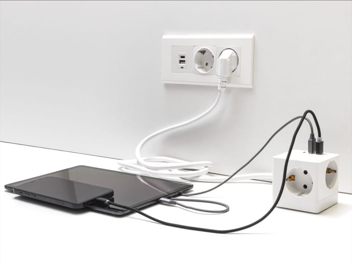 Delock Netzteil - 17 Watt - 3.4 A - 6 Ausgabeanschlussstellen (2 x USB, USB-C, 3 x Stecker CEE 7/3)