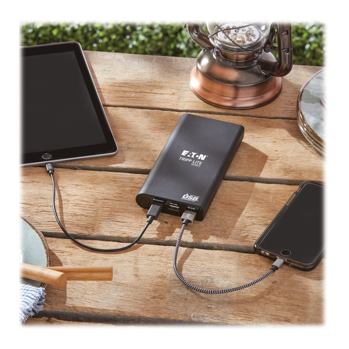 Tripp Eaton Tripp Lite Series Portable Charger - 2x USB-A, USB-C with PD Charging, 20,100mAh Power Bank, Lithium-Ion, USB-IF, Black - Powerbank - 20100 mAh - 57 Watt - 3 A - USB BC 1.2 - 3 Ausgabeanschlussstellen (USB Typ A, USB-C)