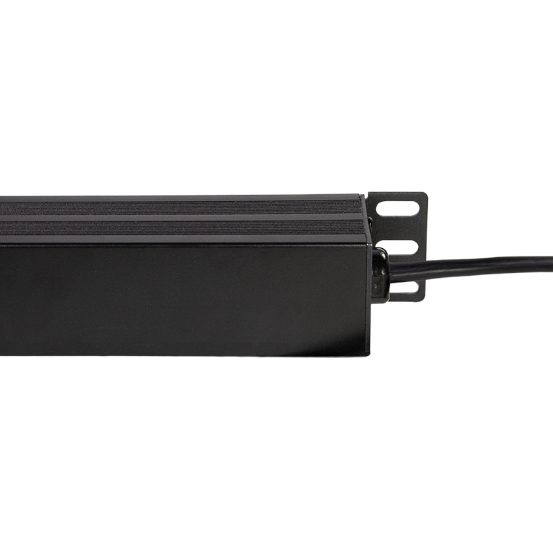 LogiLink PDU7C02, 1U, Senkrecht, Aluminium, Schwarz, 7 AC-Ausgänge, Typ F