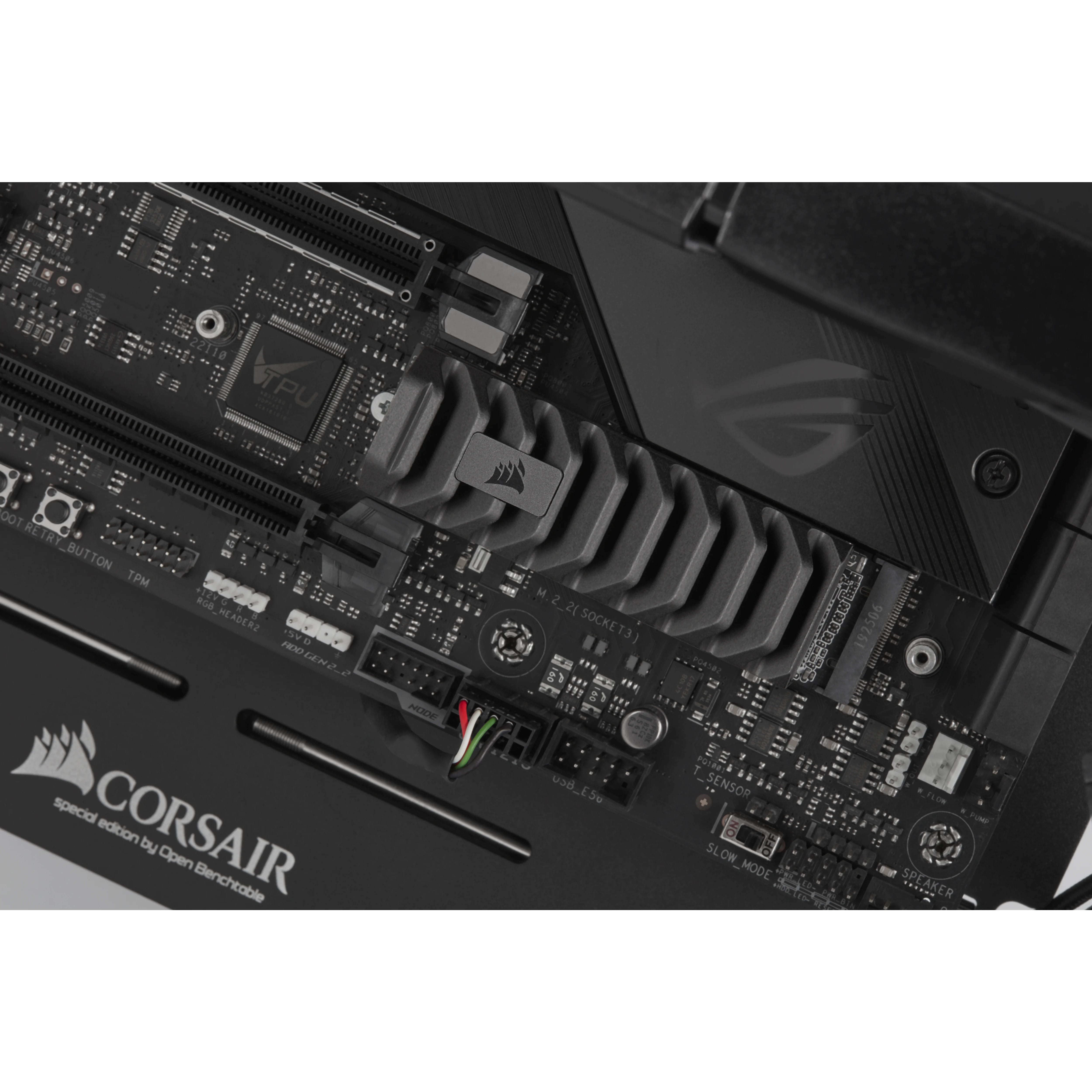 Corsair MP600 PRO XT - SSD - verschlüsselt - 4 TB - intern - M.2 2280 - PCIe 4.0 x4 (NVMe)
