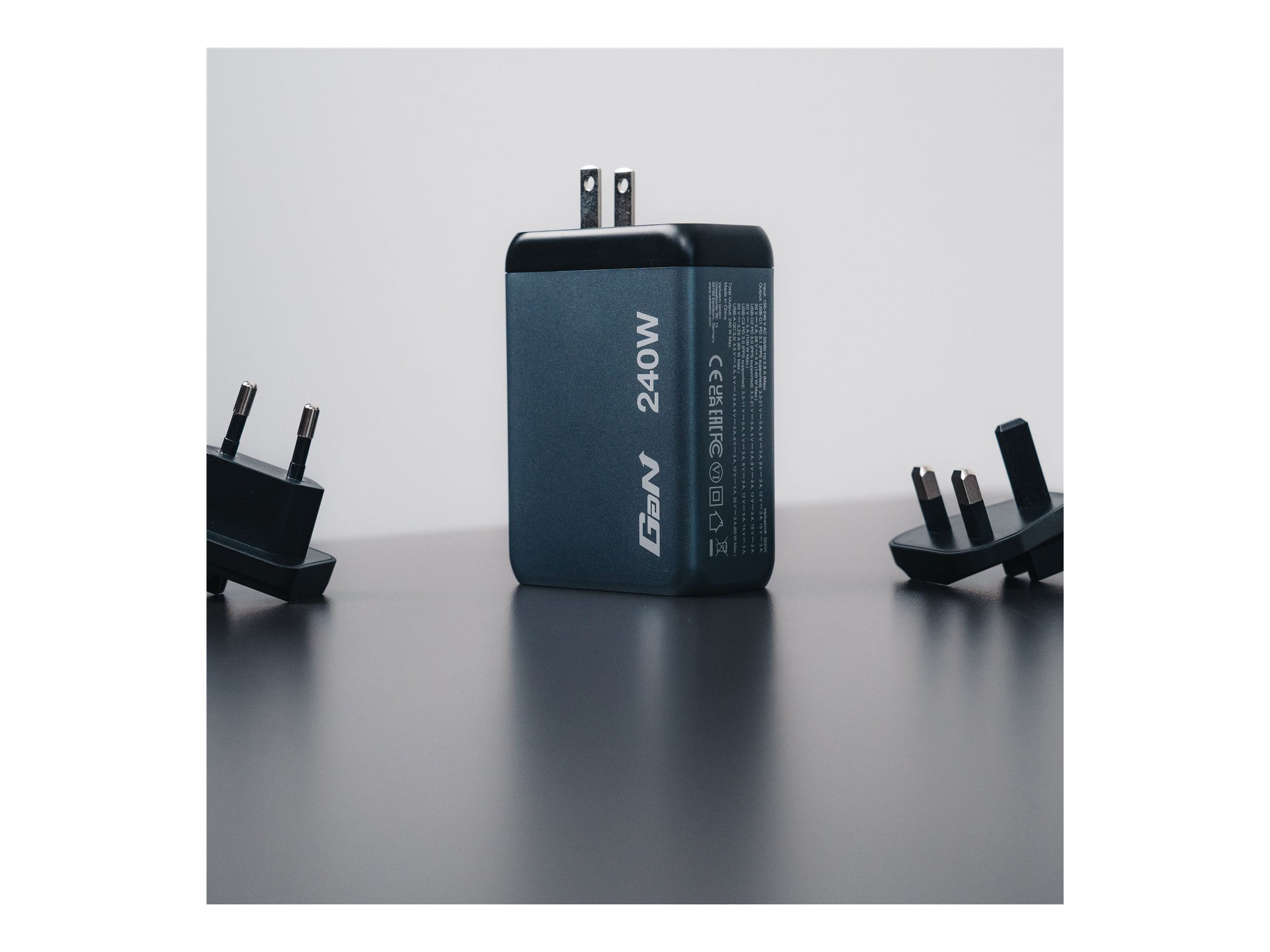 Verbatim Netzteil - GaN - 240 Watt - 5 A - Power Delivery 3.1, QC 3.0, PD 3.0, PD/PPS - 4 Ausgabeanschlussstellen (3 x USB-C, USB Typ A)