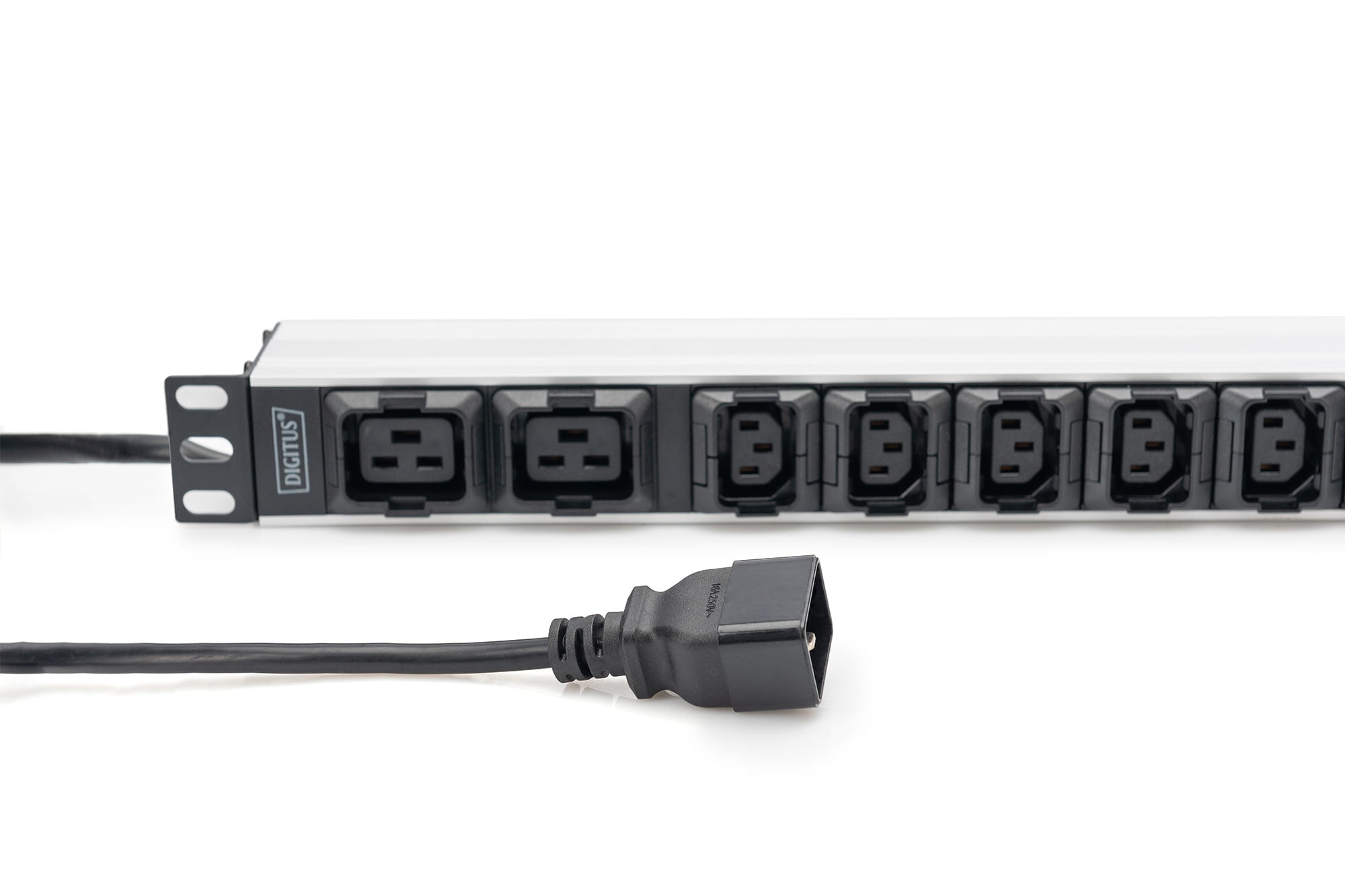 DIGITUS Steckdosenleiste mit Aluminiumprofil, 10-fach, 2 m Zuleitung, IEC C20 Stecker
