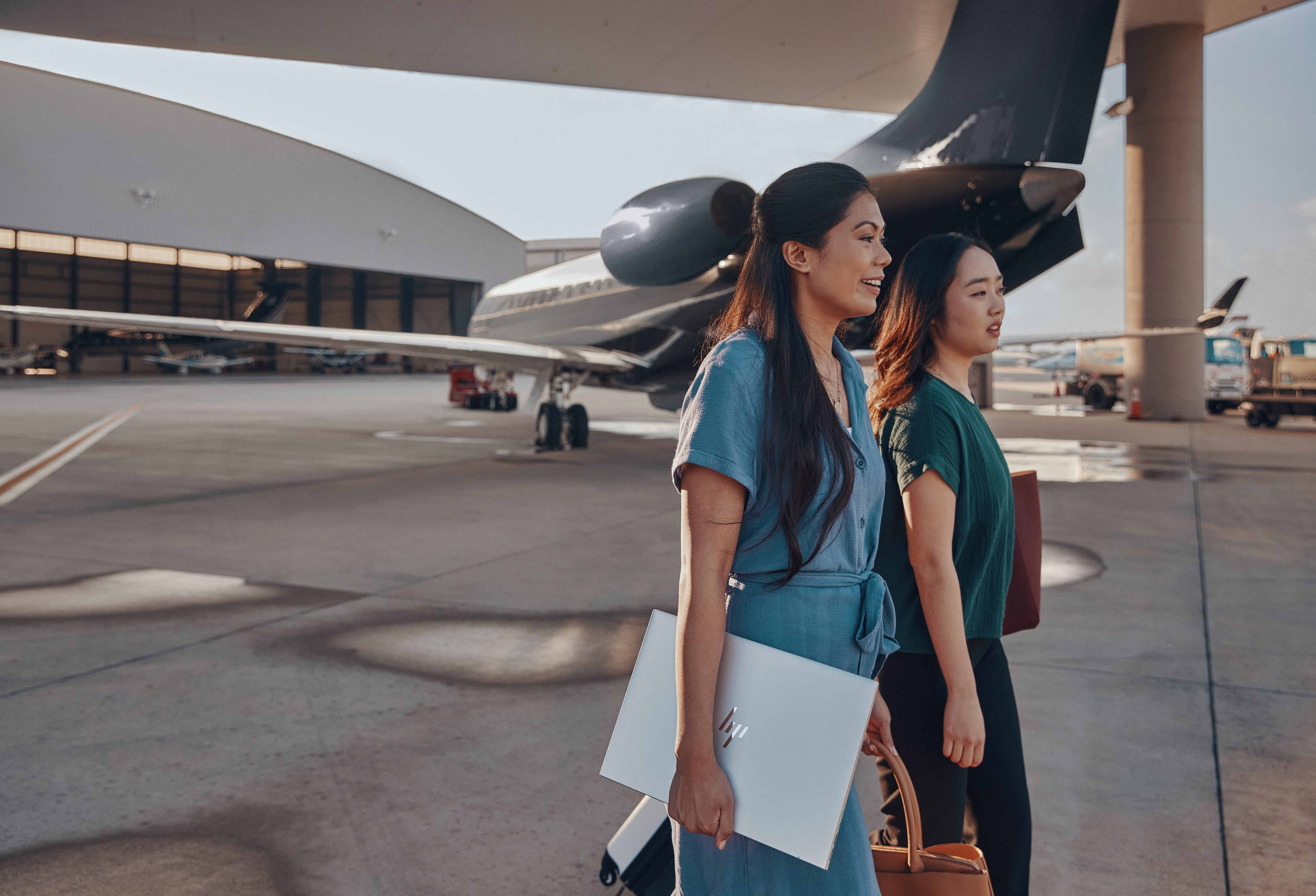 HP EliteBook 840 G10 Notebook - Intel Core i5 1335U / 1.3 GHz - Win 11 Pro - Intel Iris Xe Grafik - 8 GB RAM - 256 GB SSD NVMe - 35.56 cm (14")