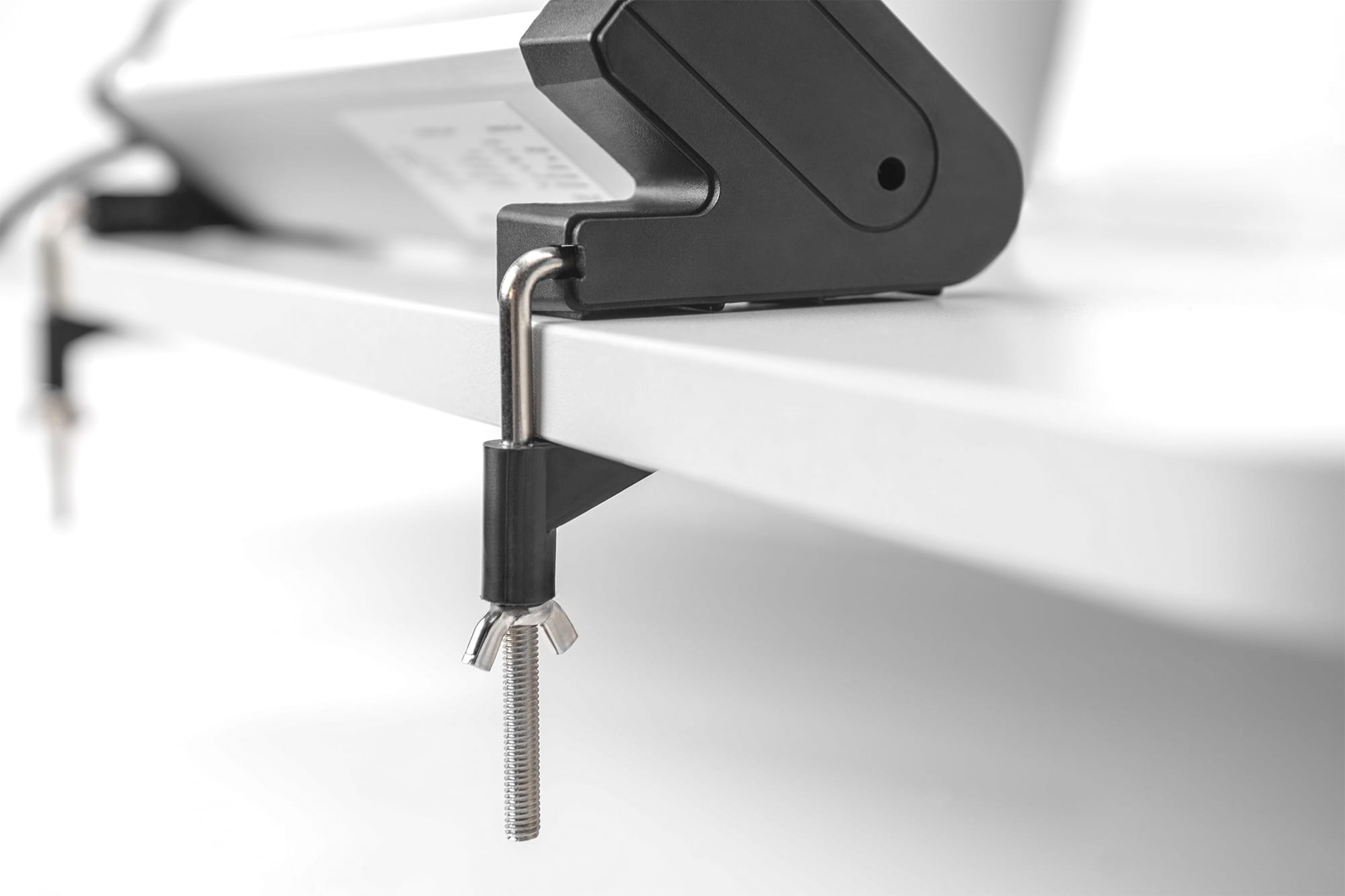 DIGITUS 4-fach Office-Steckdosenleiste mit 2x USB-Anschlüssen