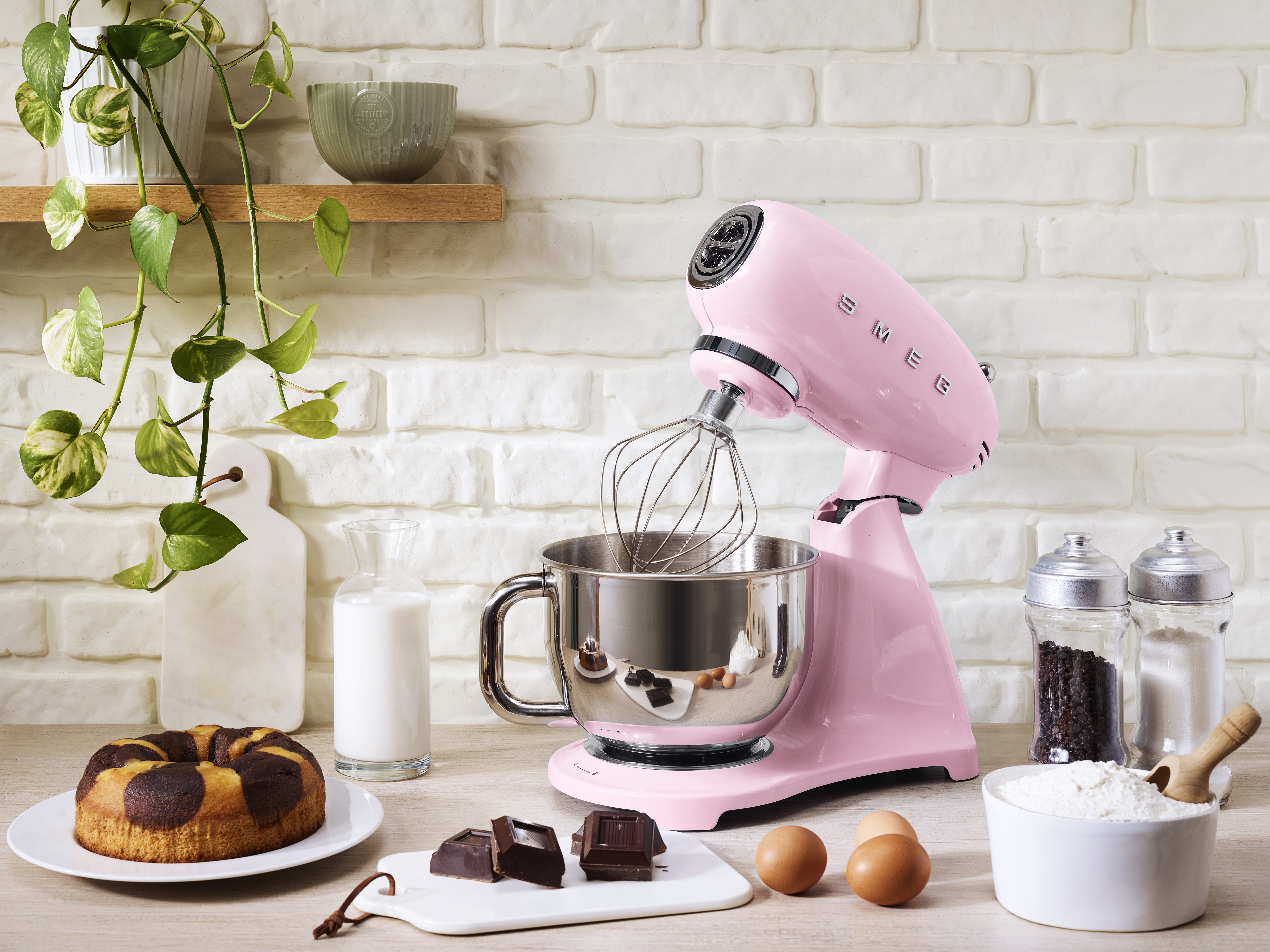 SMEG SMF03PKEU, Standmixer, Pink, Schlagen, Kneten, Rührer, 1 m, 4,8 l, Leiter