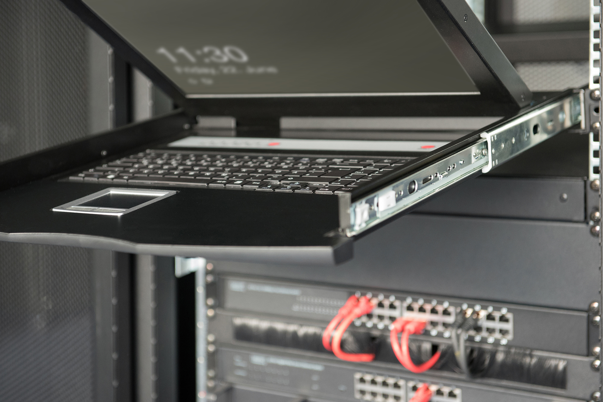 DIGITUS KVM-Konsole mit KVM-Switch - 1 Anschlüsse - Französisch - 43.2 cm (19")