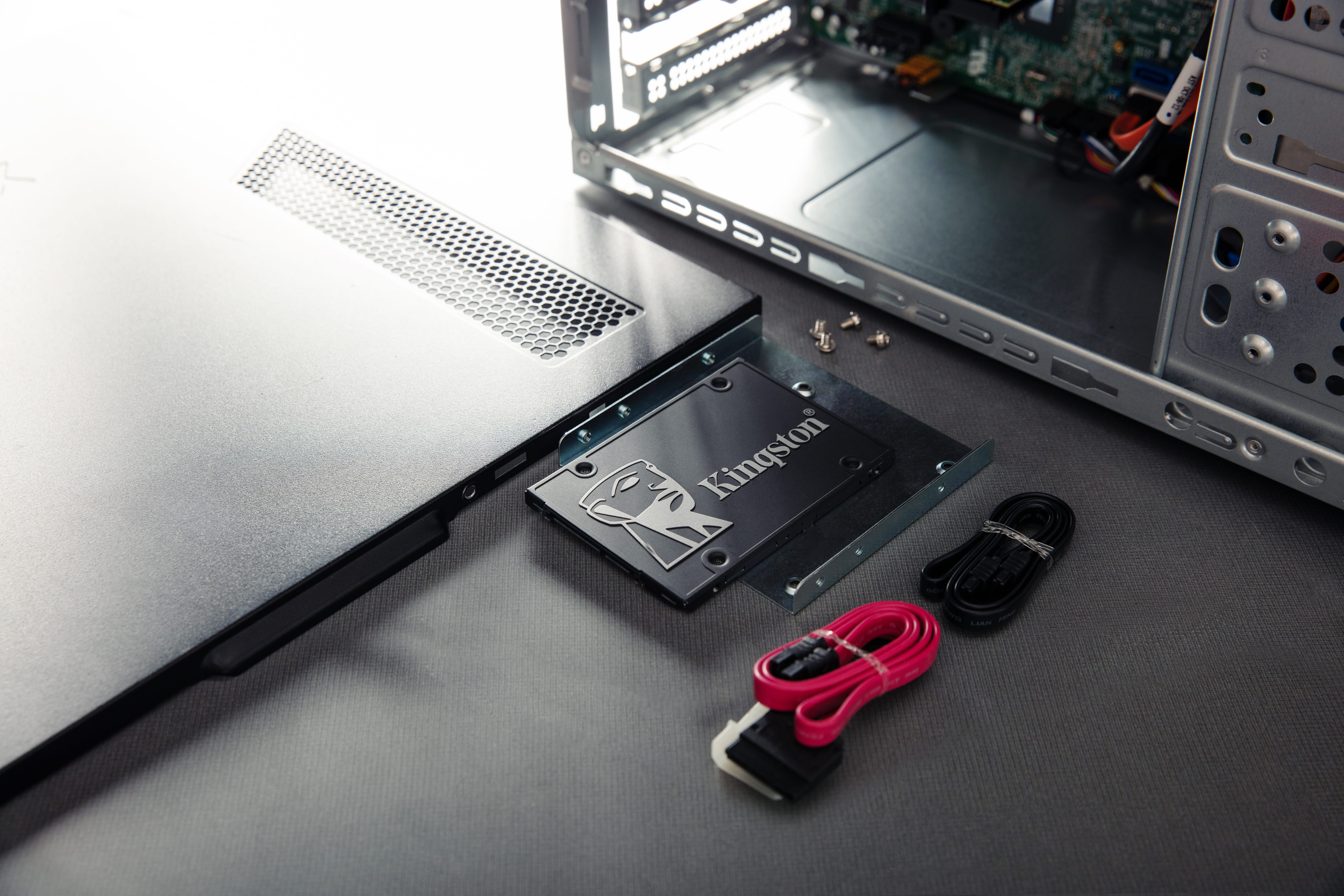 Kingston KC600 - SSD - verschlüsselt - 256 GB - intern - 2.5" (6.4 cm)