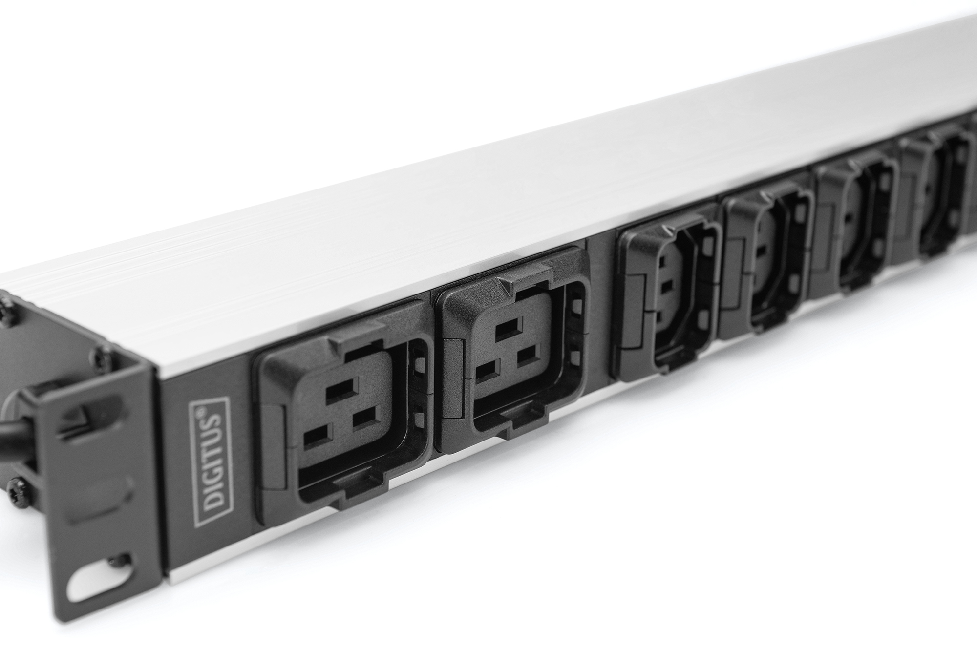 DIGITUS Steckdosenleiste mit Aluminiumprofil, 10-fach, 2 m Zuleitung, IEC C20 Stecker