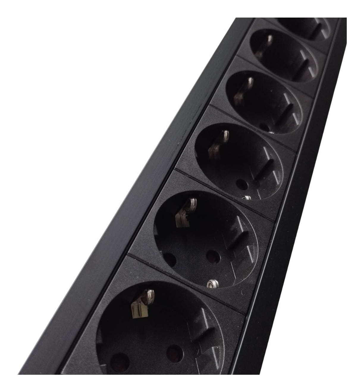 Bachmann PRIMO 2 - Steckdosenleiste - Wechselstrom 250 V - Eingabe, Eingang power CEE 7/7 - Ausgangsanschlüsse: 6 (power CEE 7/3)
