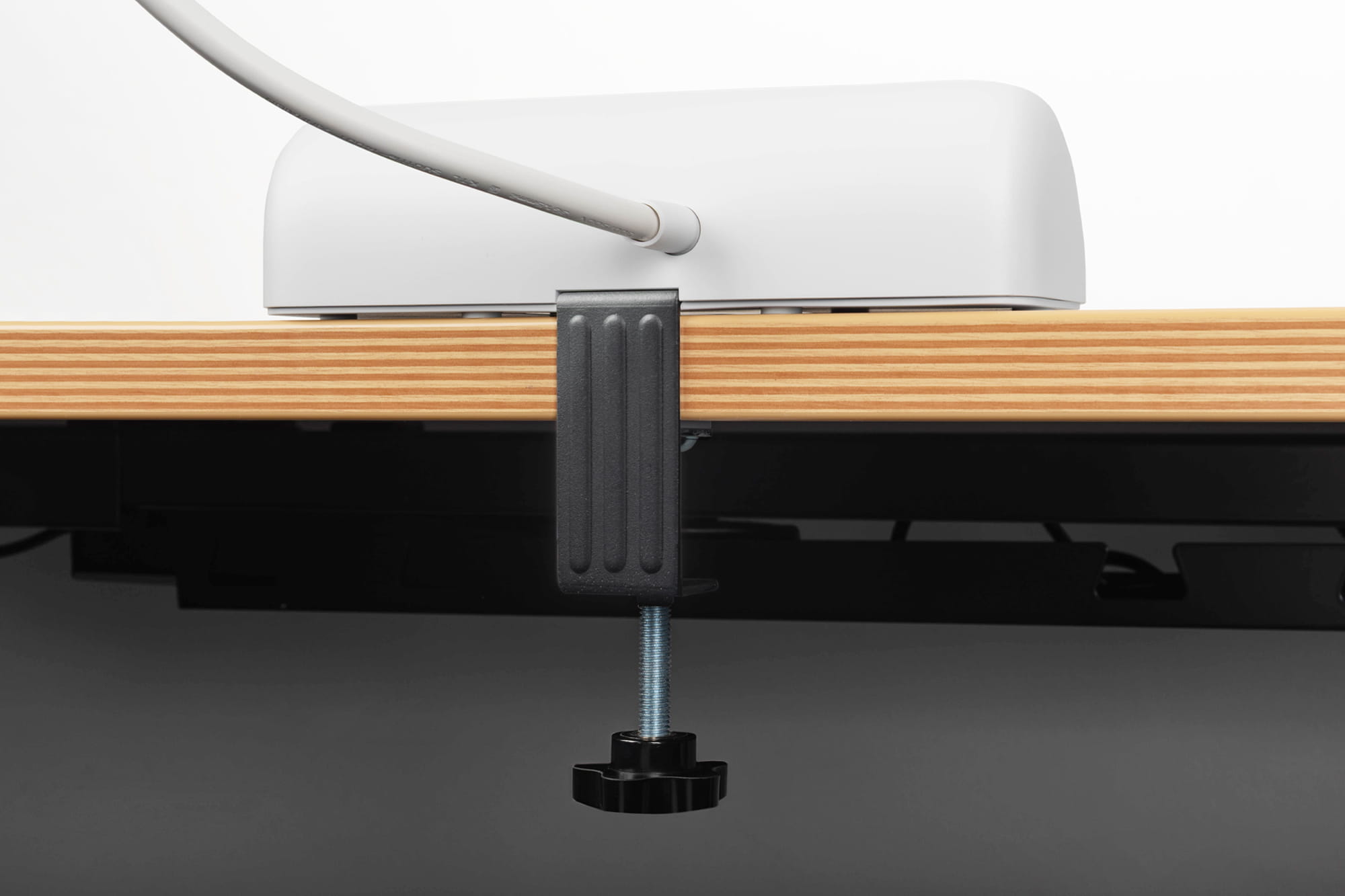 DIGITUS 3-fach Office-Steckdosenleiste mit 2x USB-A und 1x USB-C Anschlüssen, Weiß