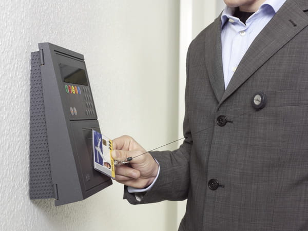 Durable Kartenhalter - für 54 x 85 mm - Clip - durchsichtig (Packung mit 10)