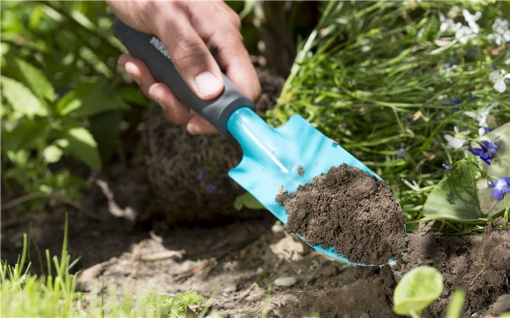 Gardena Classic Blumenkelle, Gartenkelle, Duroplast, Stahl, Schwarz, Blau, Ergonomisch, Anti-Rutsch-Griff, 8 cm