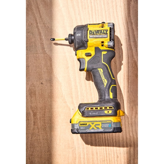 DEWALT DCF870E2T-QW, Schlagschrauber, Bürstenlos, Schwarz, Gelb, 1/4", 3000 RPM, 56 Nm