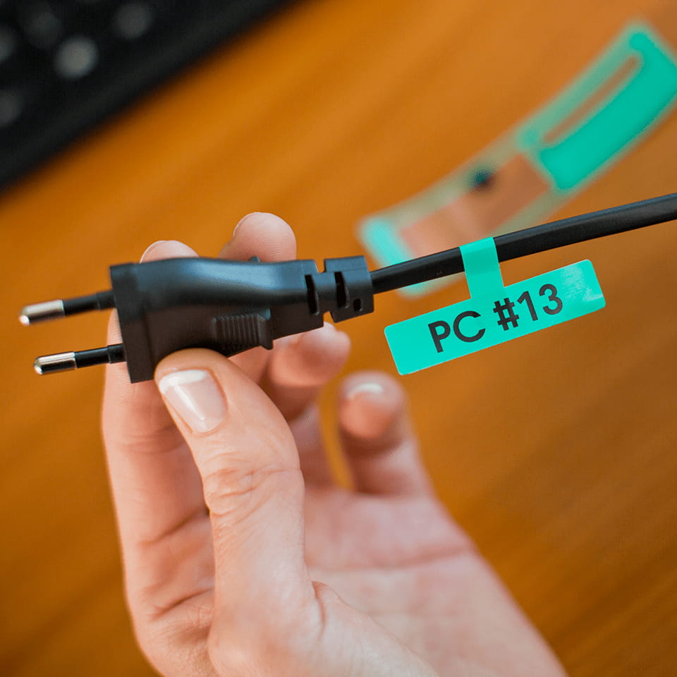 Brother Polyester - Schwarz auf Grün - 21 x 45 mm 72 Etikett(en) (1 Rolle(n)