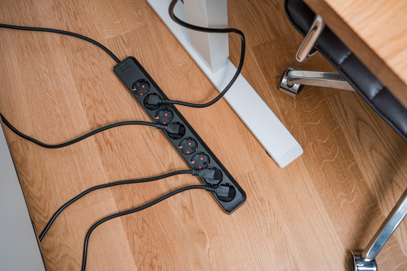 Brennenstuhl 1159300015, 5 m, Drinnen, IP20, Schwarz, 8 AC-Ausgänge, 230 V