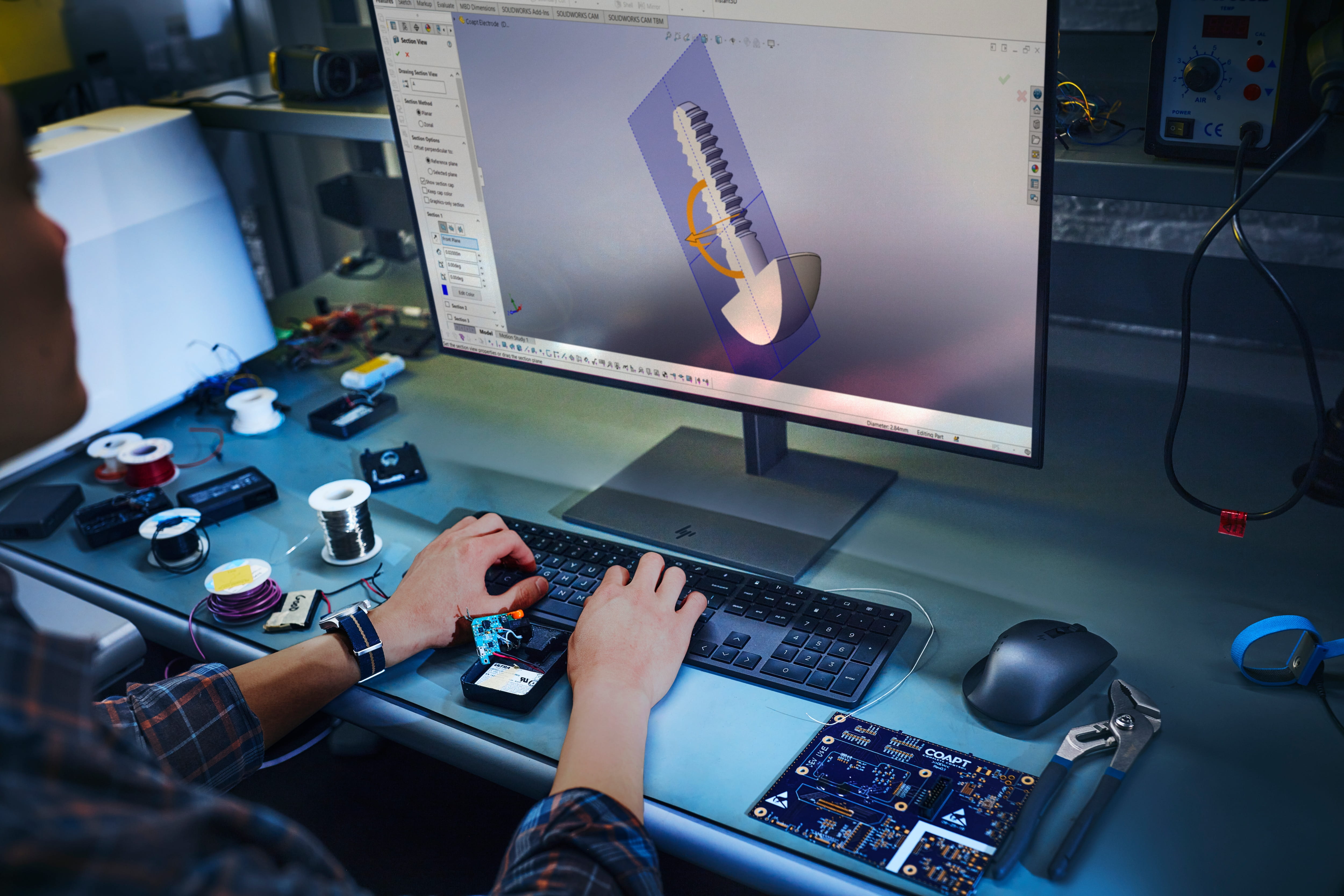 HP Z1 G9 - Tower - 1 x Core i7 i7-14700 / 2.1 GHz