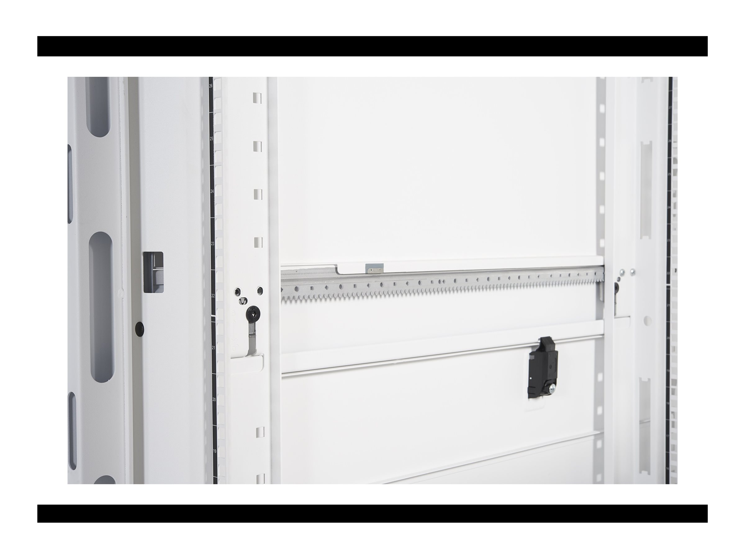 APC NetShelter SX - Schrank Netzwerkschrank - weiß - 48U - 48.3 cm (19")