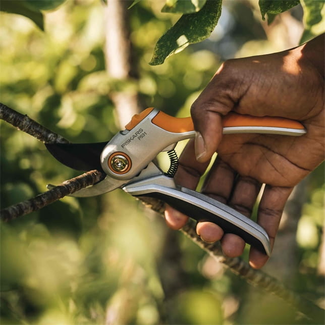 Fiskars Plus P531 - Gartenschere - Aluminium